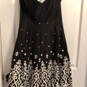 White House Black Market size 4 Strapless Dress